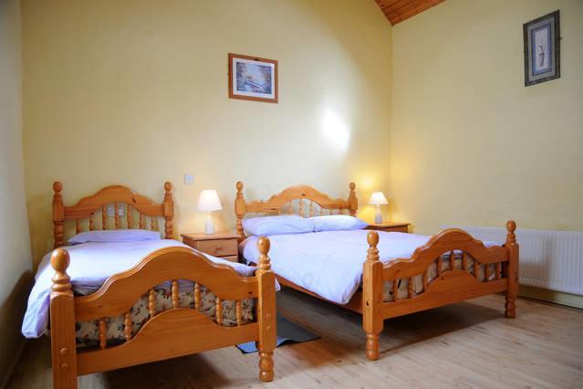 Griffins Holiday Cottage Дингъл Екстериор снимка